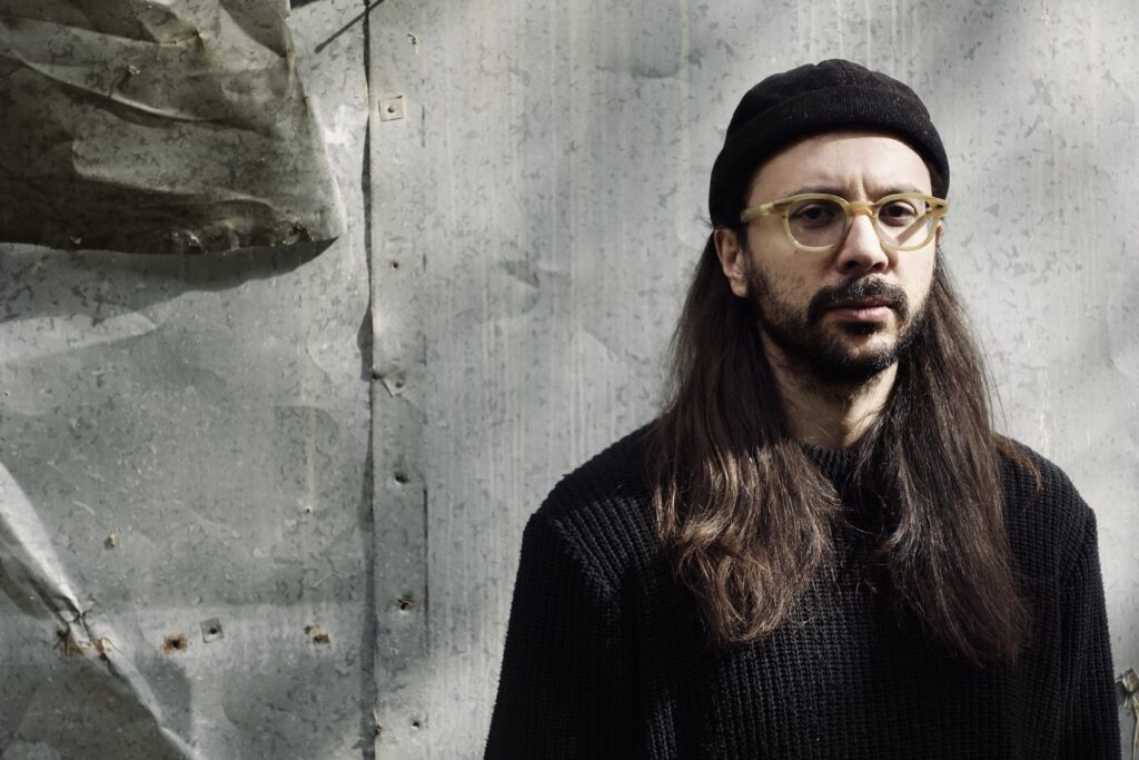 “By This Window”, il debutto solista di Edoardo Petracci: quando il silenzio della Sila diventa musica